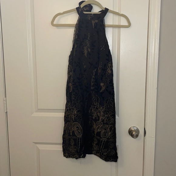 Lost and wander black dress with tie in back - Picture 1 of 4